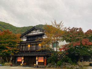 湯西川温泉の紅葉　本家伴久　