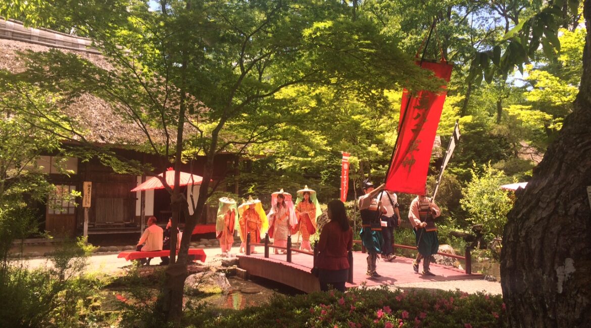 湯西川平家大祭の絵巻行列