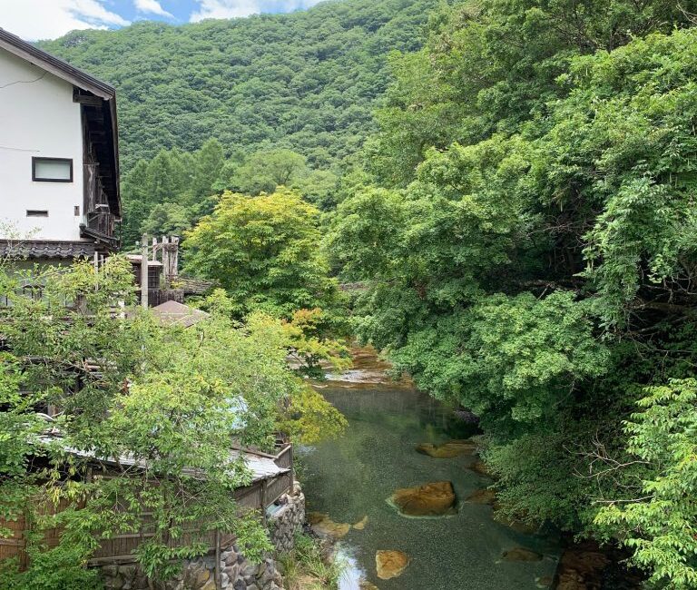 日光・湯西川沿いの本家伴久