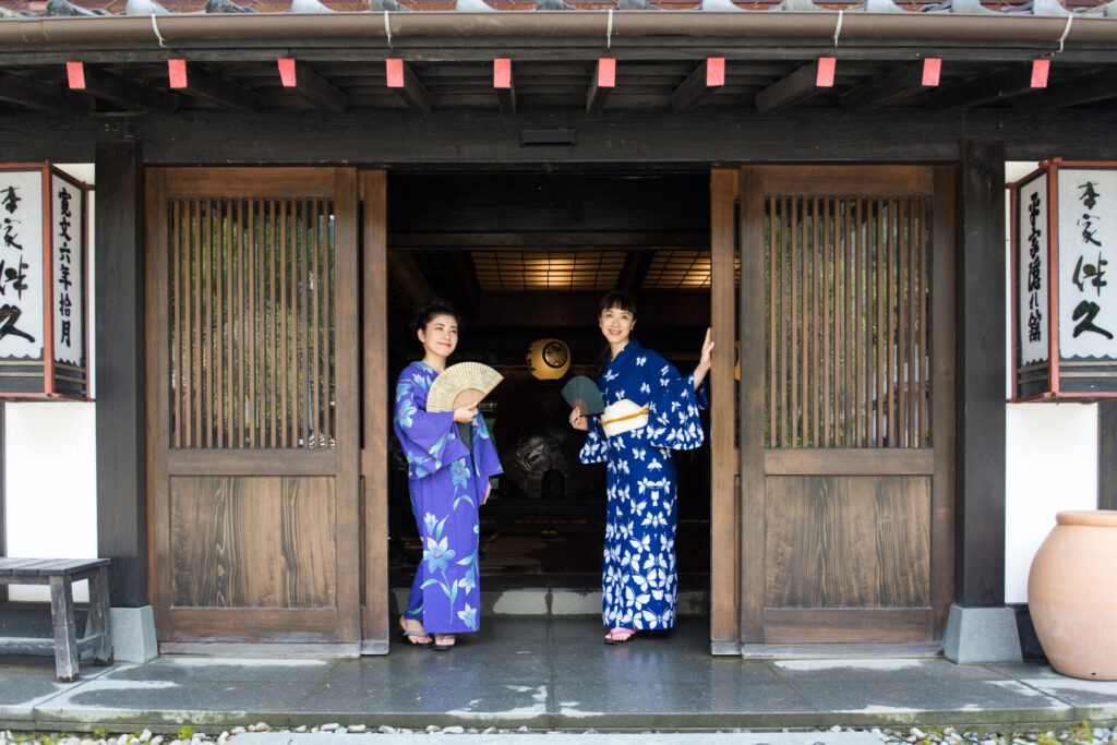 日光湯西川温泉　本家伴久の玄関