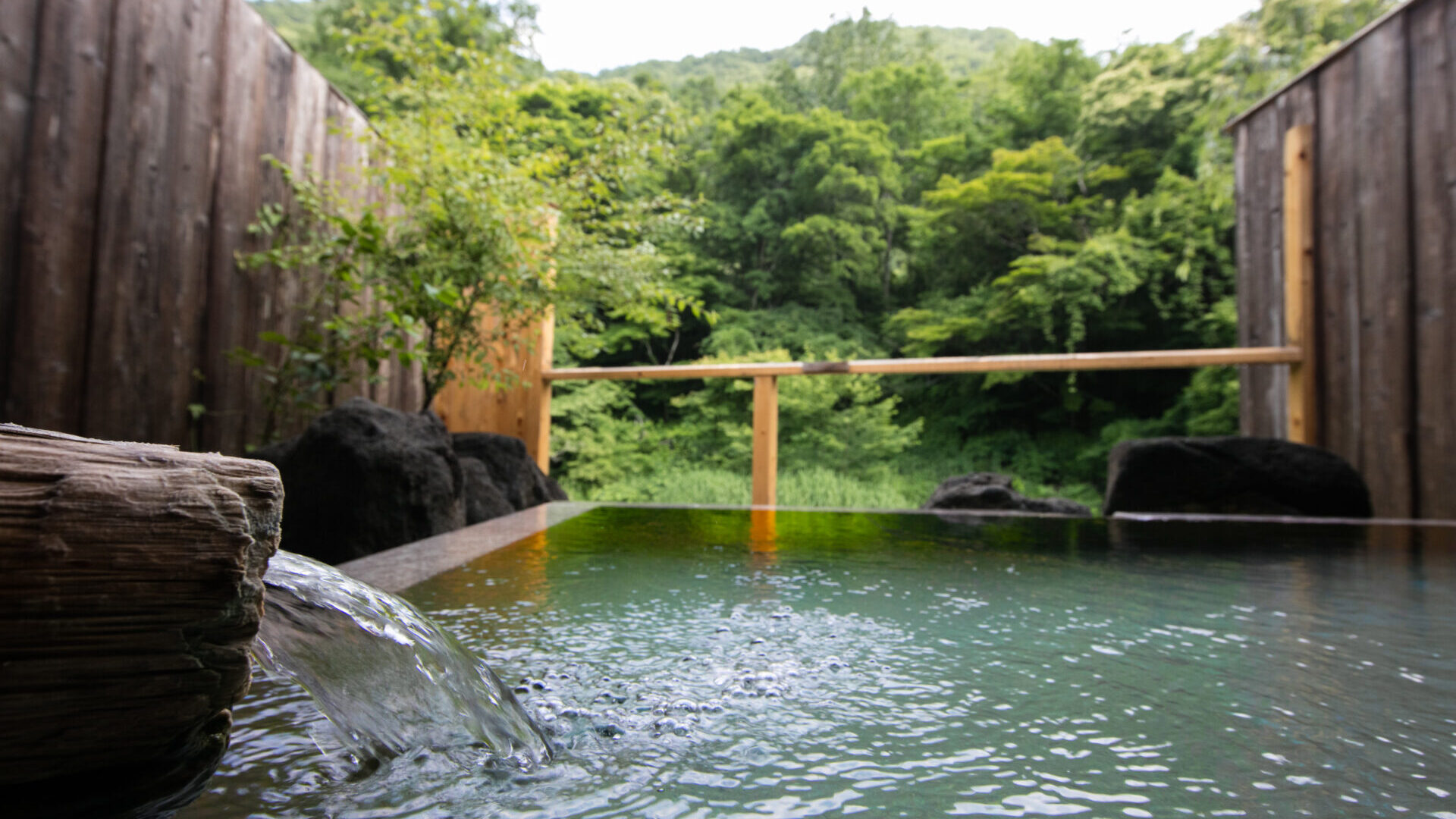 湯西川温泉　本家伴久の貸切露天風呂